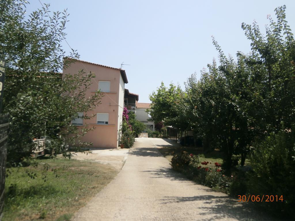 Ioannis Avrades Apartments Agiakampos  Ngoại thất bức ảnh
